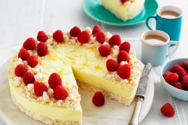 Lemon and White Chocolate Crackle Cheesecake